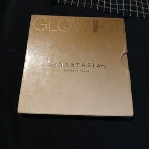 Anastasia Beverly Hills Sundipped  Glow Kit.